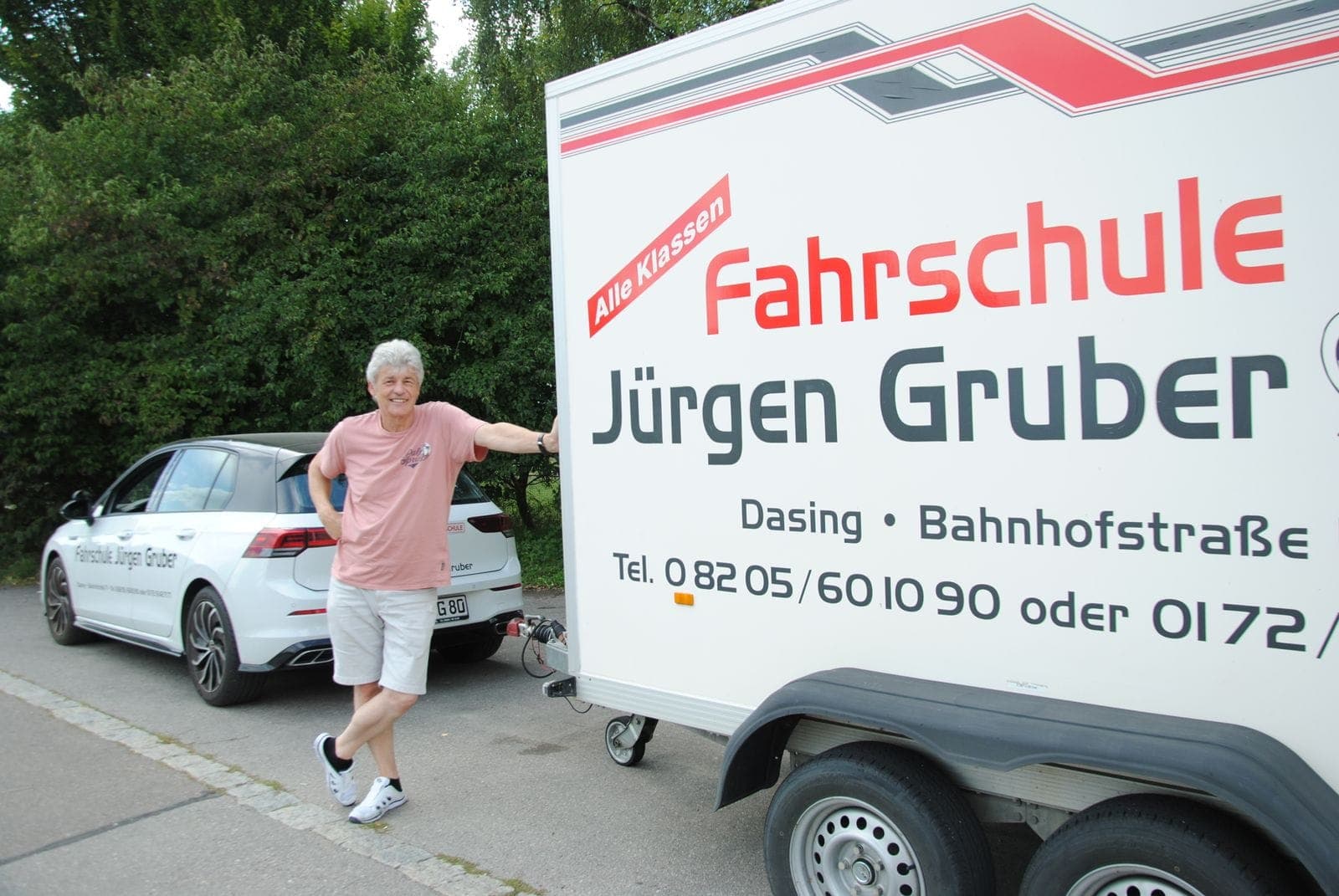 Fahrschulauto mit Anhänger für die Klasse BE